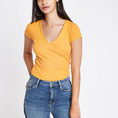 River Island T-shirt Ajusté Côtelé Jaune à Col En V