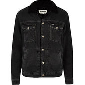 River Island Wrangler - Blouson En Denim Noir Avec Imitation Peau De Mouton